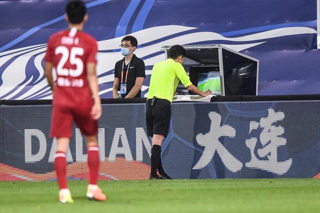 罗马诺：沙尔克决定搁置林德斯特伦交易，转会面临告吹风险