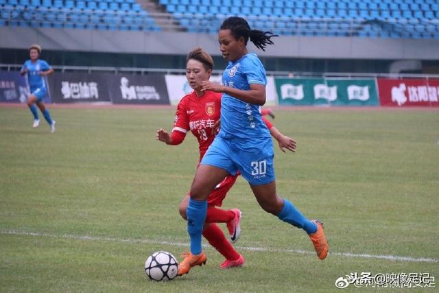 美记：詹姆斯23年生涯从未主动申请交易 世人鲜少将忠诚与他挂钩